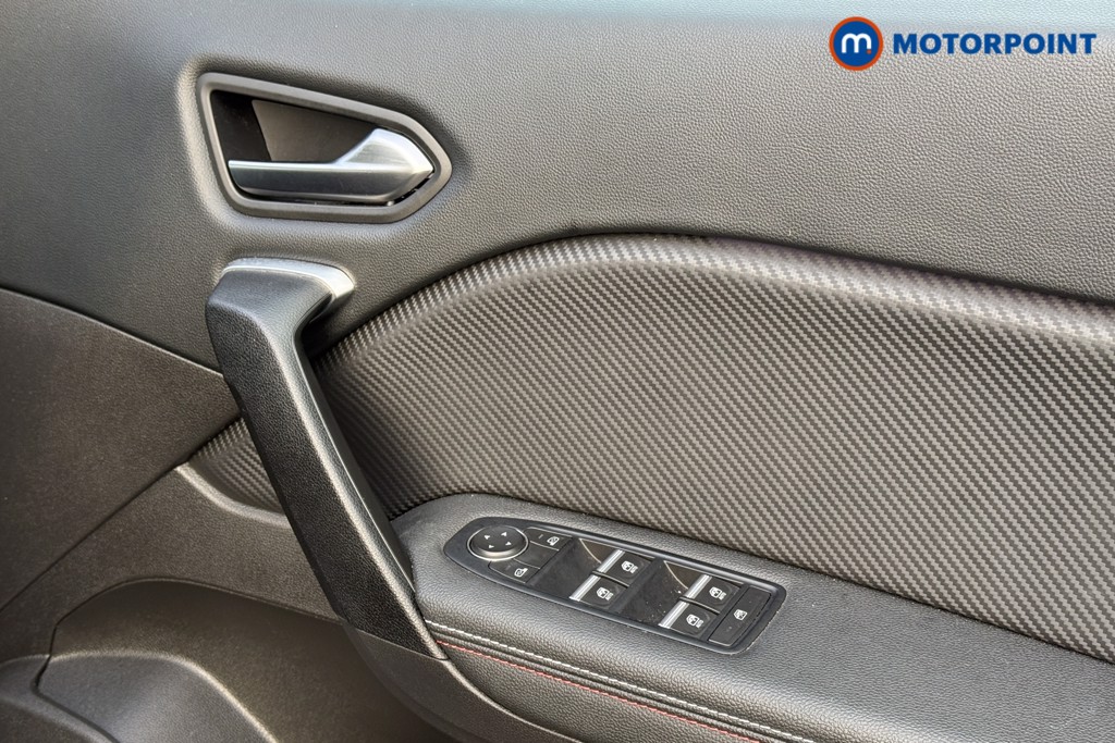 Renault Captur R.S. Line Automatic Petrol Plug-In Hybrid SUV - Stock Number (1606619) - 12th supplementary image