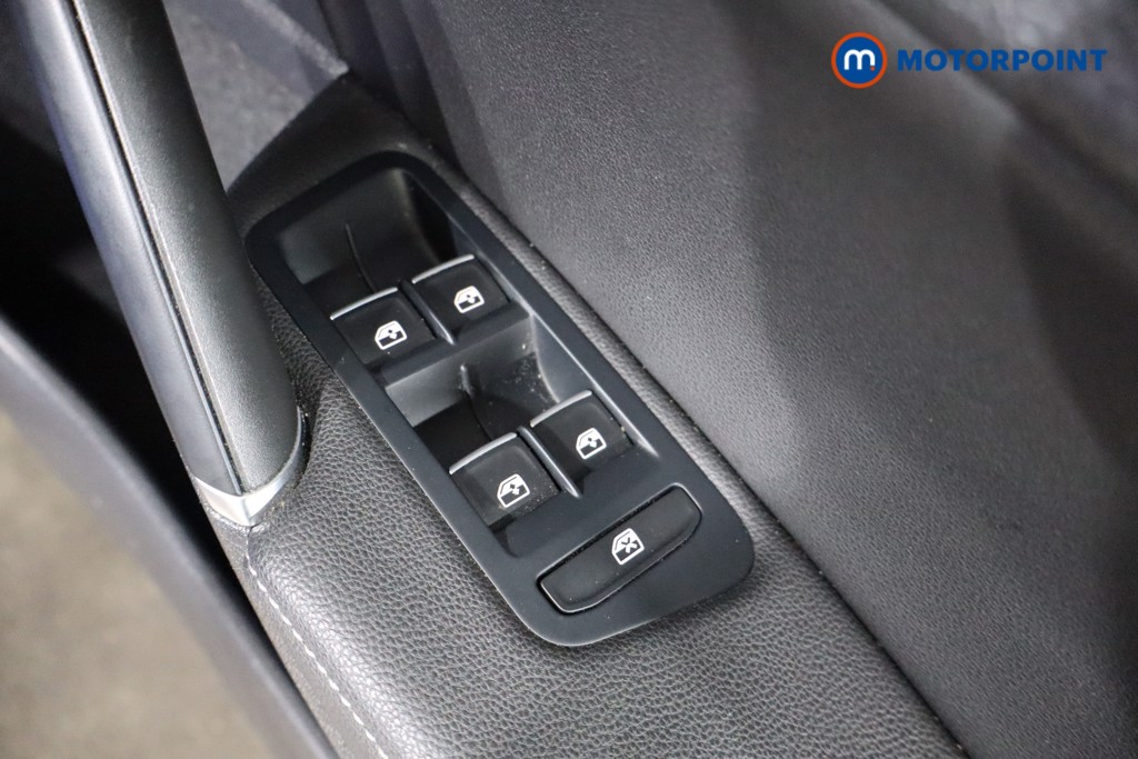 Volkswagen Golf R Automatic Petrol Hatchback - Stock Number (1597779) - 18th supplementary image