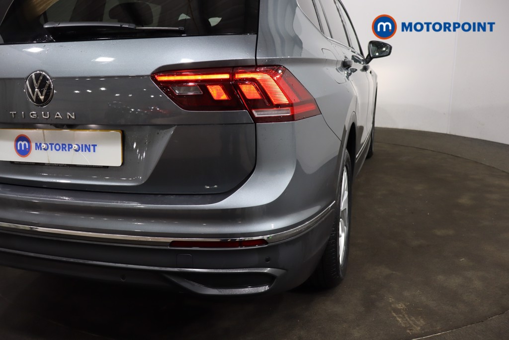 Volkswagen Tiguan Allspace Life Automatic Petrol SUV - Stock Number (1598379) - 32nd supplementary image