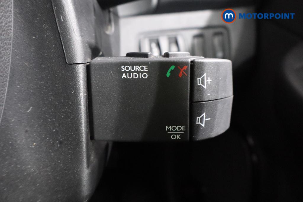 Renault Clio Iconic Manual Petrol Hatchback - Stock Number (1599921) - 10th supplementary image