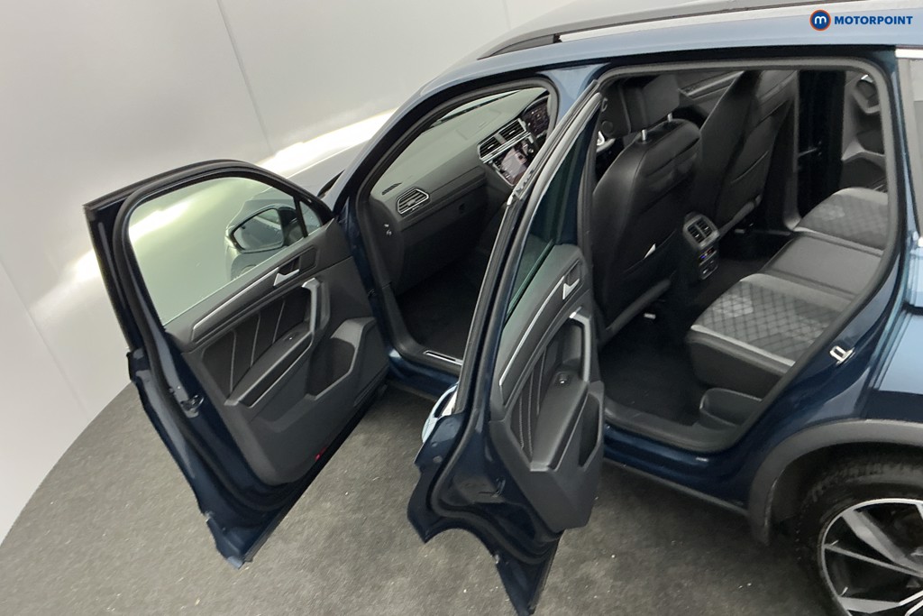 Volkswagen Tiguan R-Line Automatic Petrol SUV - Stock Number (1601001) - 5th supplementary image