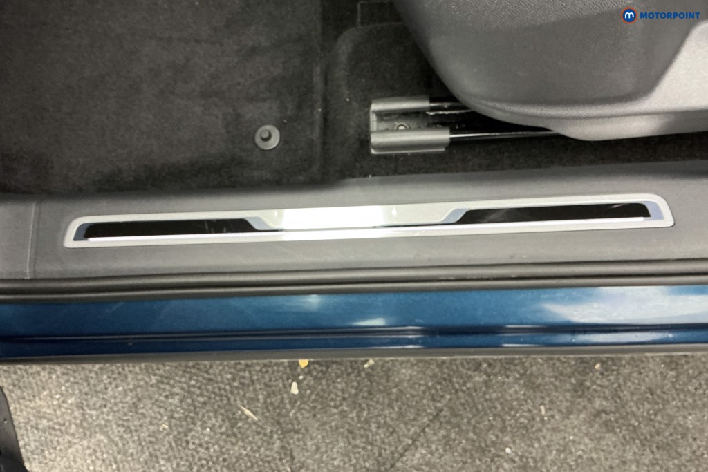 Volkswagen Tiguan R-Line Automatic Petrol SUV - Stock Number (1601001) - 12th supplementary image