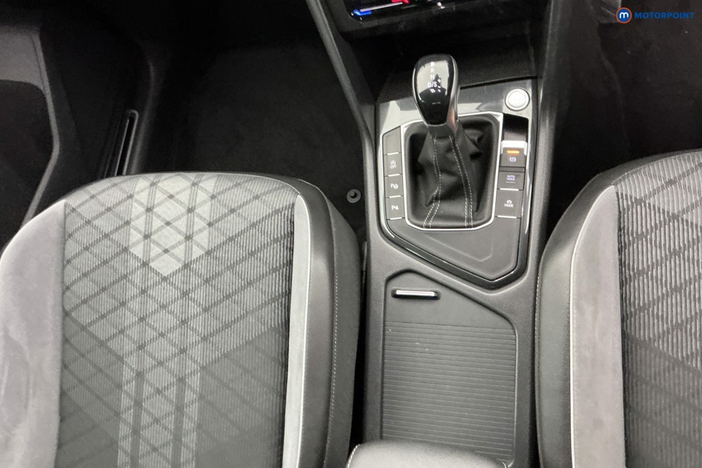 Volkswagen Tiguan R-Line Automatic Petrol SUV - Stock Number (1601001) - 24th supplementary image