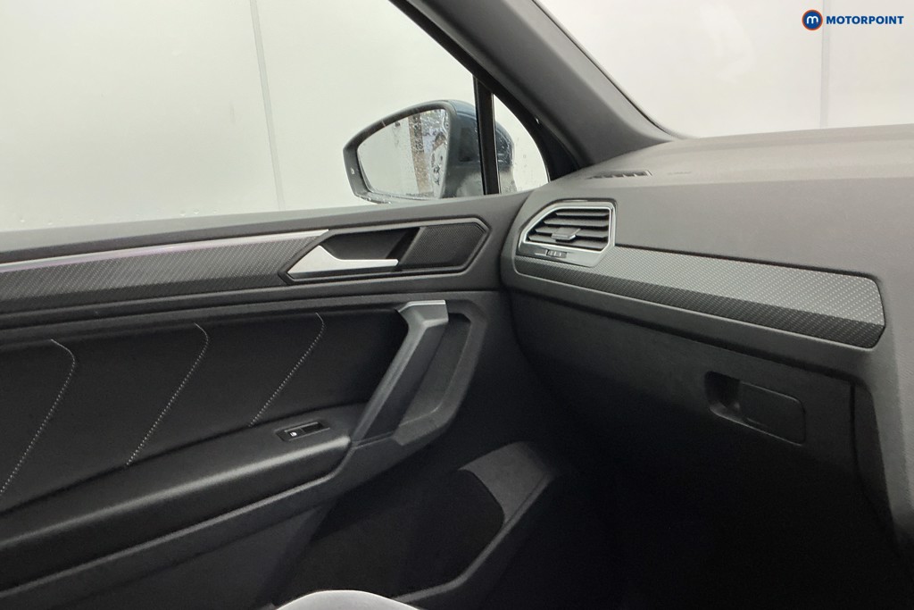 Volkswagen Tiguan R-Line Automatic Petrol SUV - Stock Number (1601001) - 25th supplementary image
