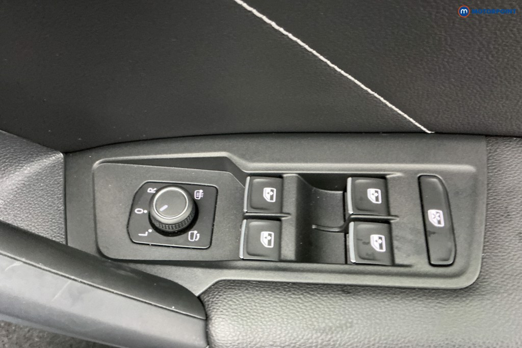 Volkswagen Tiguan R-Line Automatic Petrol SUV - Stock Number (1601001) - 30th supplementary image