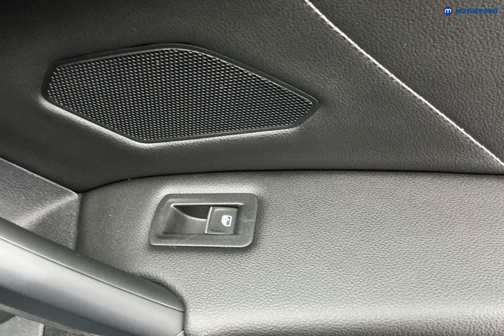 Volkswagen Tiguan R-Line Automatic Petrol SUV - Stock Number (1601001) - 33rd supplementary image