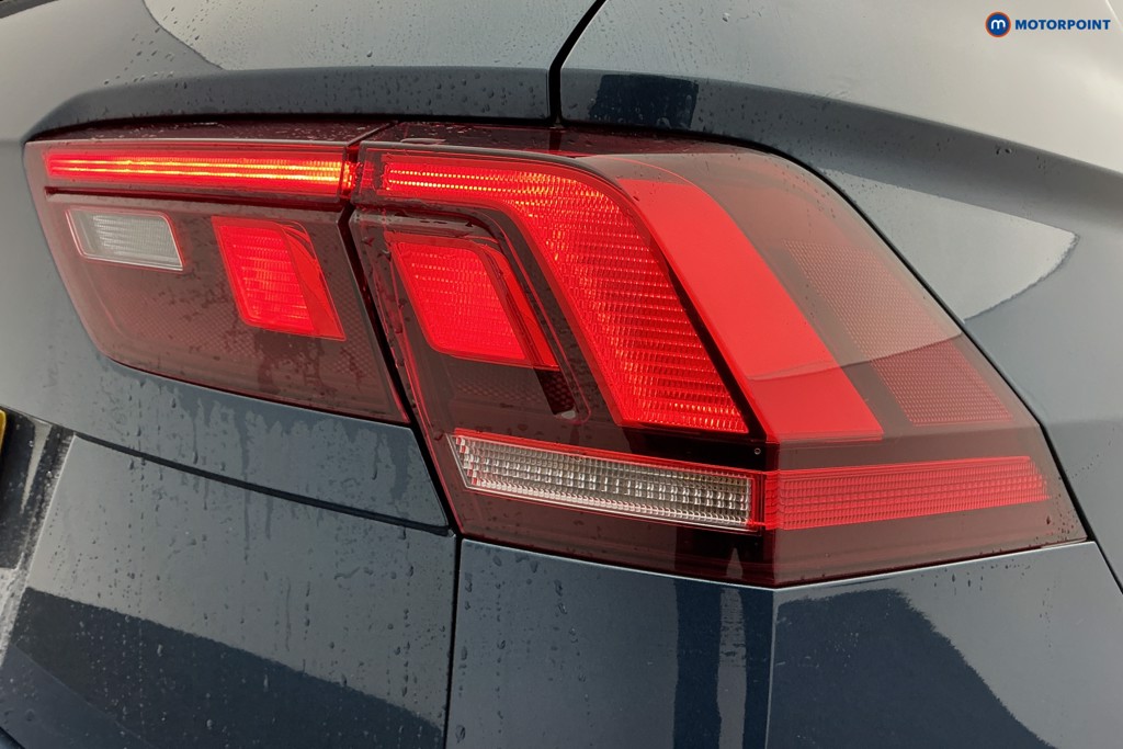 Volkswagen Tiguan R-Line Automatic Petrol SUV - Stock Number (1601001) - 40th supplementary image