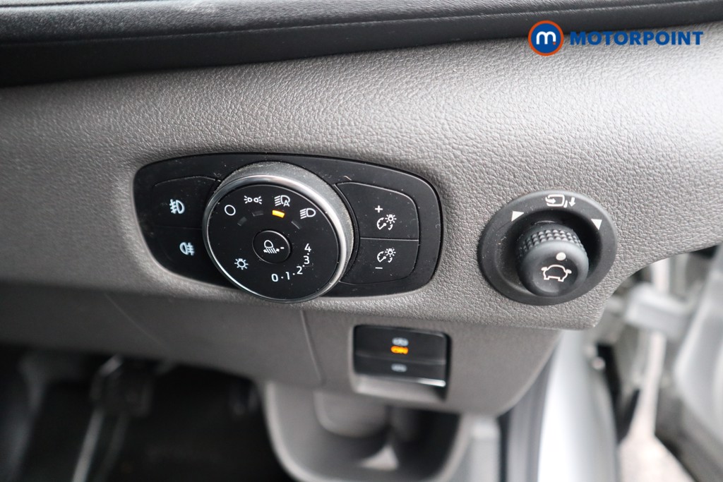 Ford Transit Limited Automatic Diesel Medium Roof Van - Stock Number (1605812) - 7th supplementary image