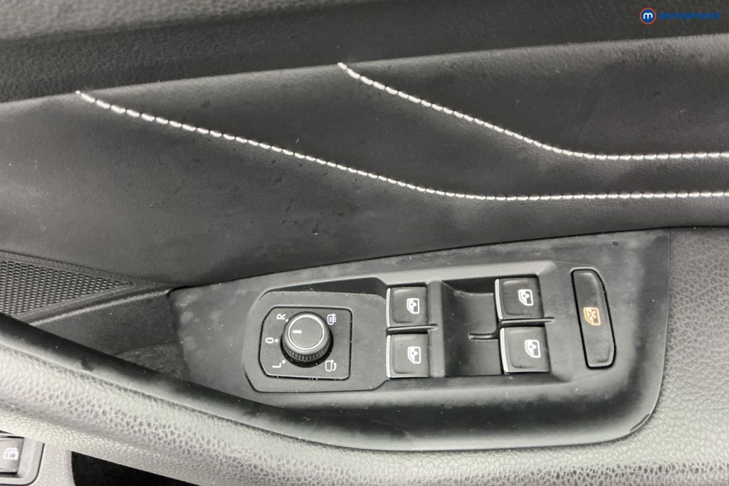 Volkswagen Passat GTE Automatic Petrol Plug-In Hybrid Estate - Stock Number (1607216) - 26th supplementary image