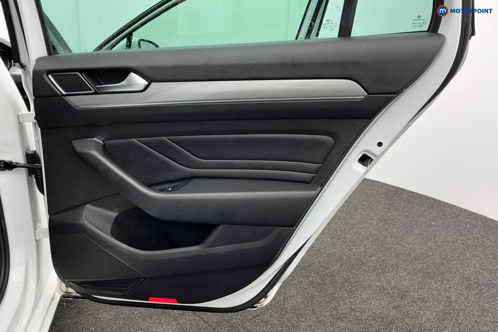 Volkswagen Passat GTE Automatic Petrol Plug-In Hybrid Estate - Stock Number (1607216) - 29th supplementary image