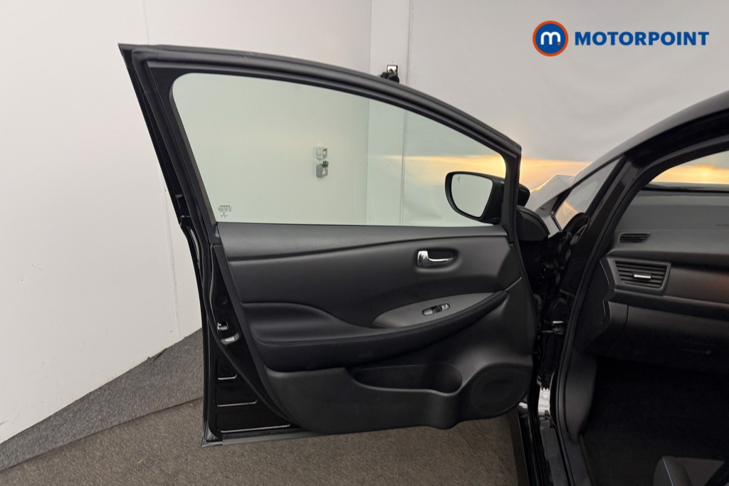 Nissan Leaf Acenta Automatic Electric Hatchback - Stock Number (1607240) - 4th supplementary image