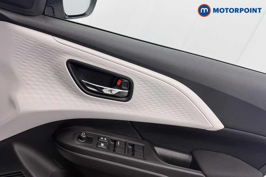 Suzuki Swift Motion Manual Petrol Hatchback - Stock Number (1607410) - 10th supplementary image