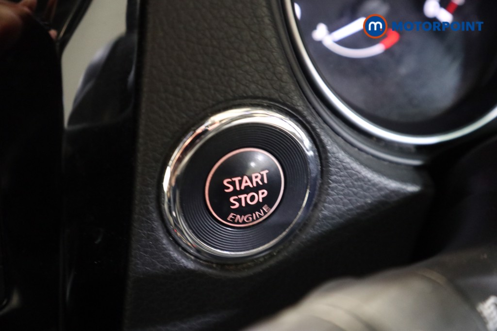 Nissan Qashqai Tekna Automatic Diesel SUV - Stock Number (1607658) - 6th supplementary image