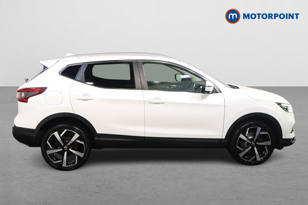 Nissan Qashqai Tekna Automatic Diesel SUV - Stock Number (1607658) - Drivers side