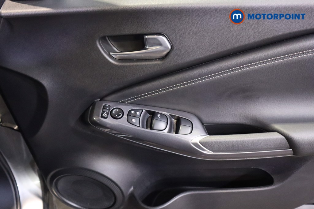 Nissan Juke N-Connecta Manual Petrol SUV - Stock Number (1608859) - 9th supplementary image