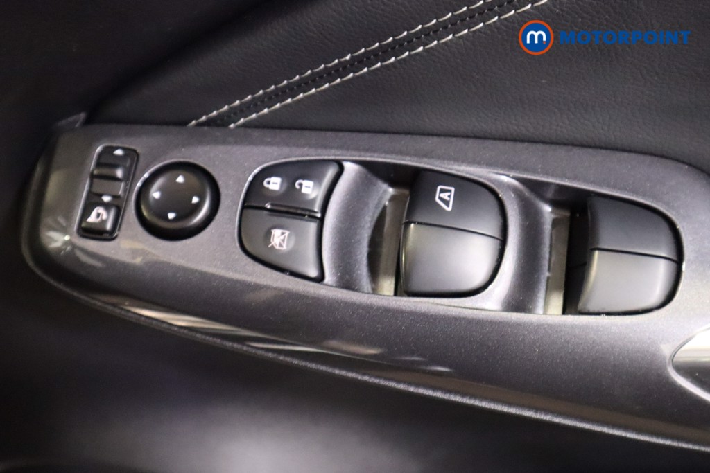 Nissan Juke N-Connecta Manual Petrol SUV - Stock Number (1608859) - 11th supplementary image