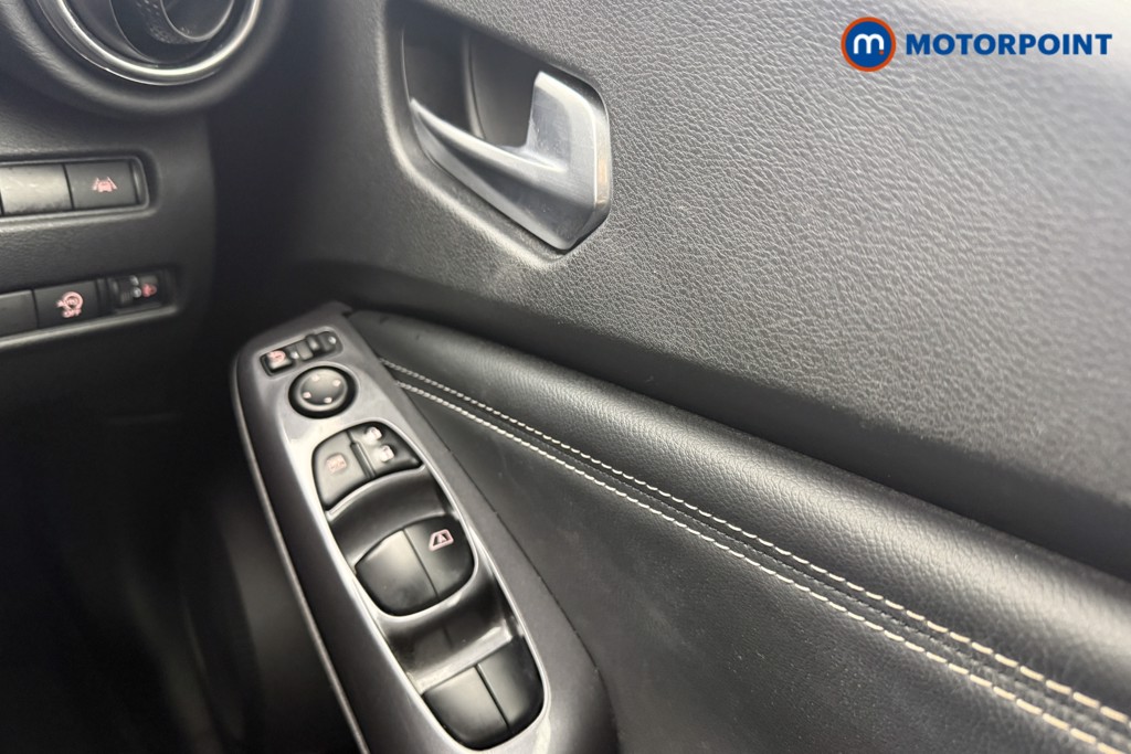 Nissan Juke N-Connecta Automatic Petrol SUV - Stock Number (1609185) - 11th supplementary image