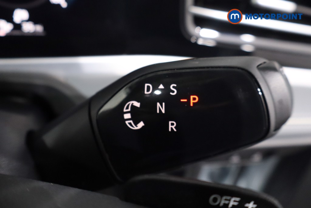 Volkswagen Passat Life Automatic Petrol Plug-In Hybrid Estate - Stock Number (1610186) - 15th supplementary image