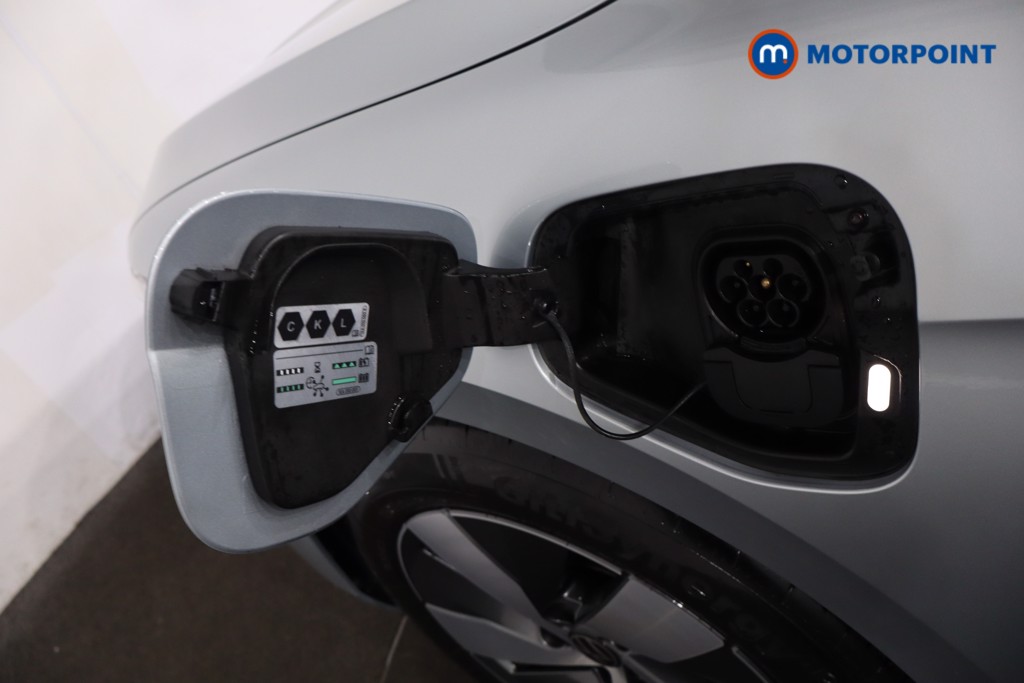 Volkswagen Passat Life Automatic Petrol Plug-In Hybrid Estate - Stock Number (1610186) - 32nd supplementary image