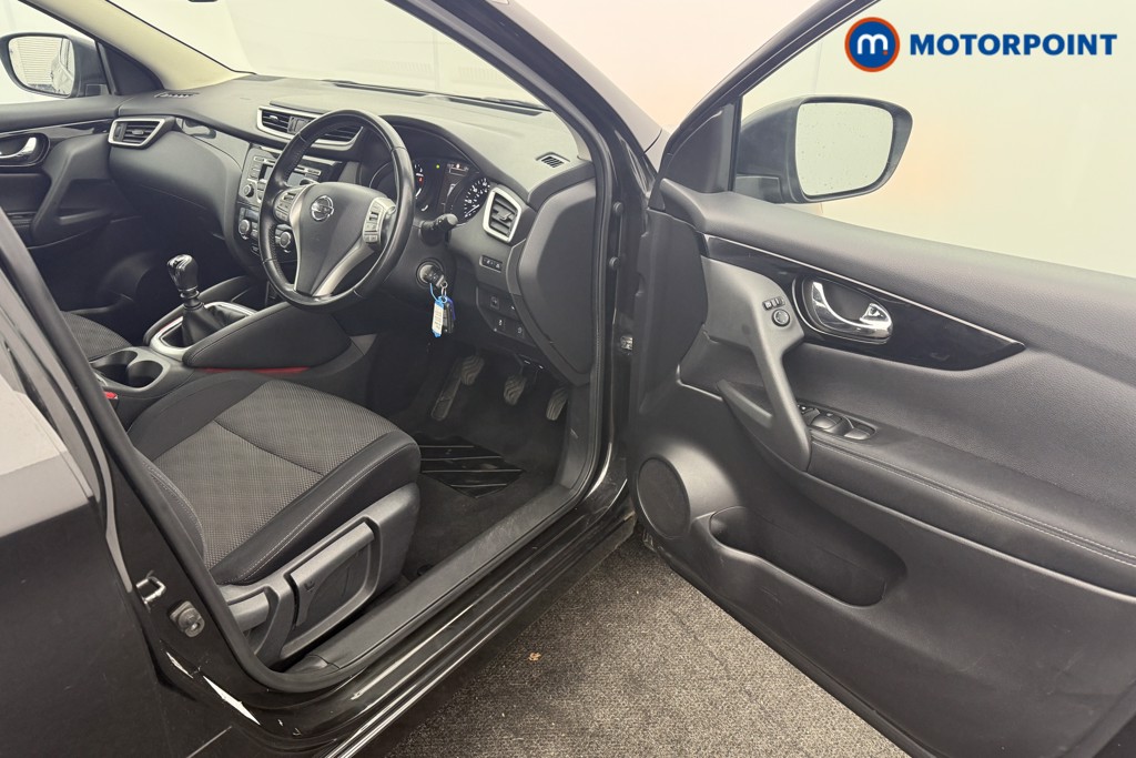 Nissan Qashqai Acenta Manual Diesel SUV - Stock Number (1471204) - 1st supplementary image