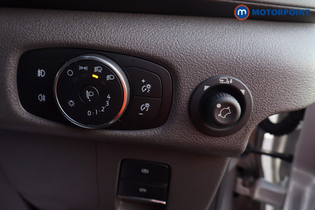 Ford Transit Limited Manual Diesel Medium Roof Van - Stock Number (1594783) - 6th supplementary image