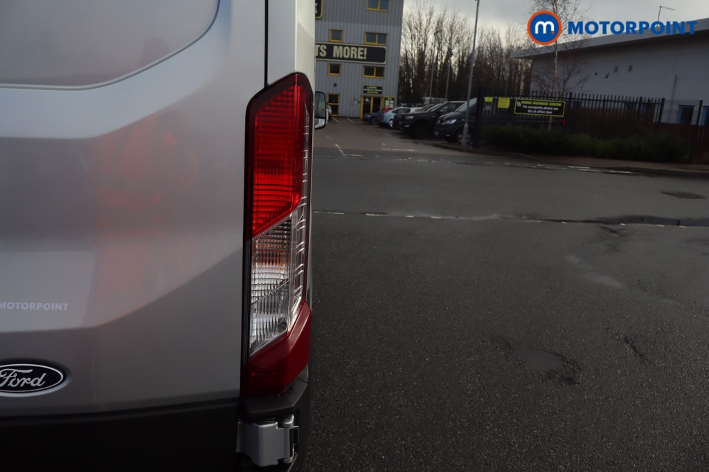 Ford Transit Limited Manual Diesel Medium Roof Van - Stock Number (1594783) - 27th supplementary image