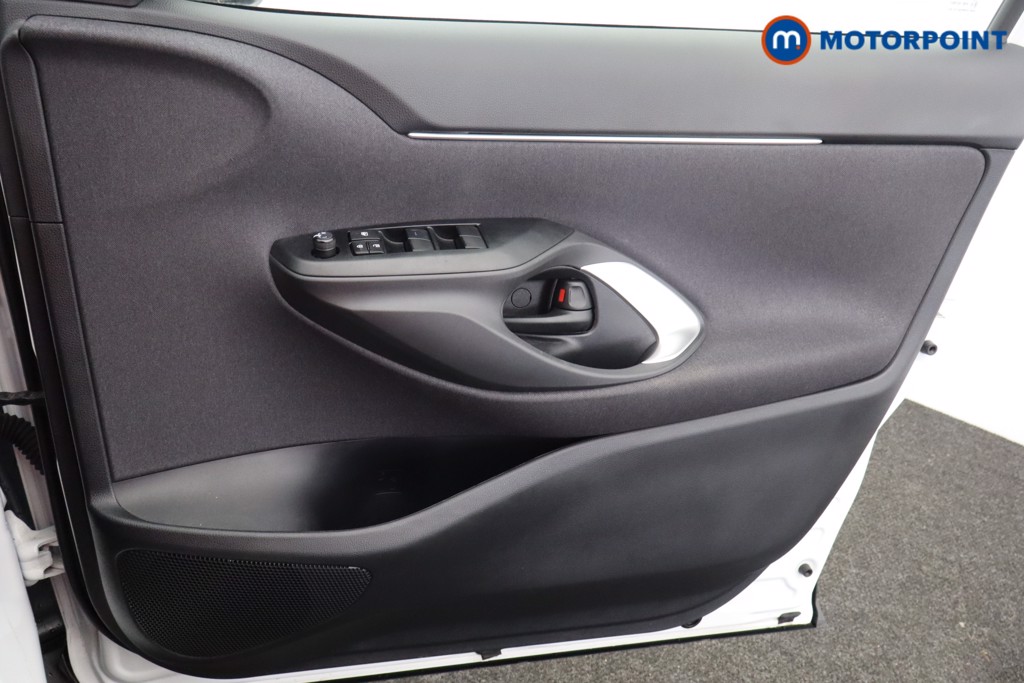 Toyota Yaris Cross Icon Automatic Petrol-Electric Hybrid Estate - Stock Number (1597033) - 12th supplementary image