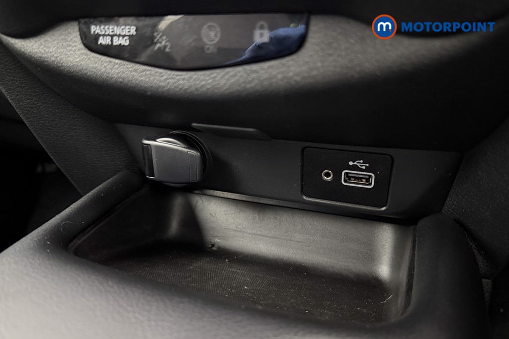 Nissan Juke N-Connecta Manual Petrol SUV - Stock Number (1598680) - 12th supplementary image