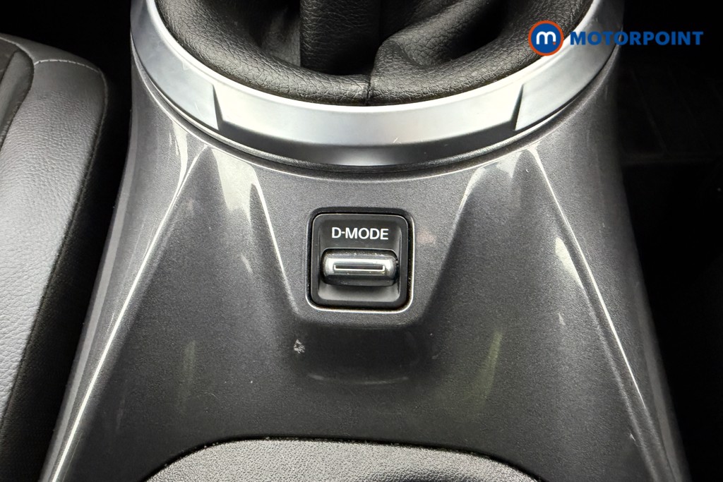 Nissan Juke N-Connecta Manual Petrol SUV - Stock Number (1598680) - 15th supplementary image