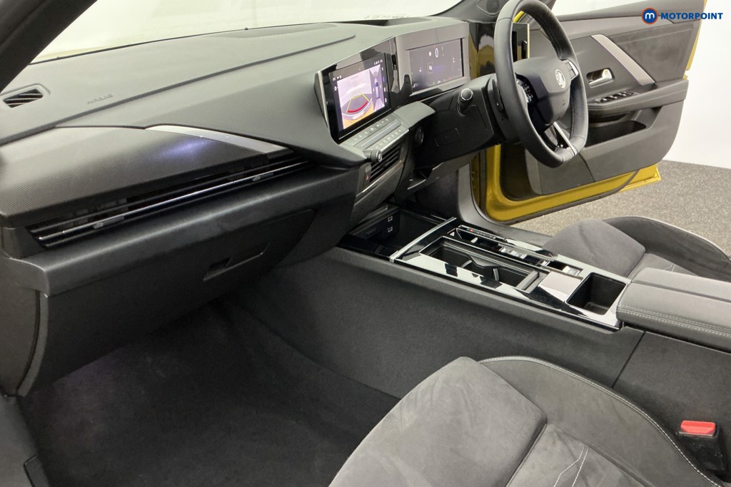 Vauxhall Astra Ultimate Automatic Petrol Hatchback - Stock Number (1601365) - 9th supplementary image