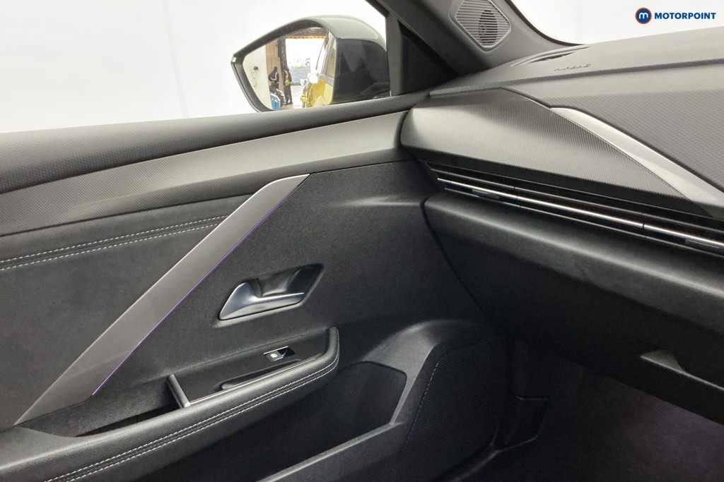 Vauxhall Astra Ultimate Automatic Petrol Hatchback - Stock Number (1601365) - 18th supplementary image