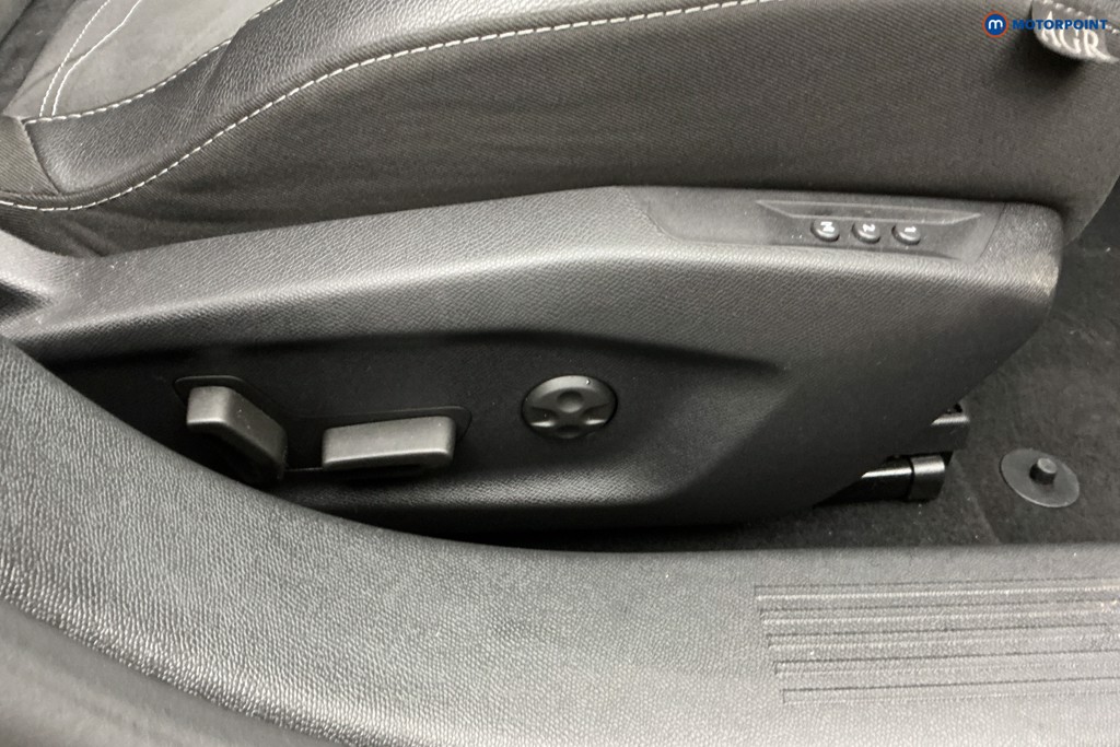 Vauxhall Astra Ultimate Automatic Petrol Hatchback - Stock Number (1601365) - 22nd supplementary image