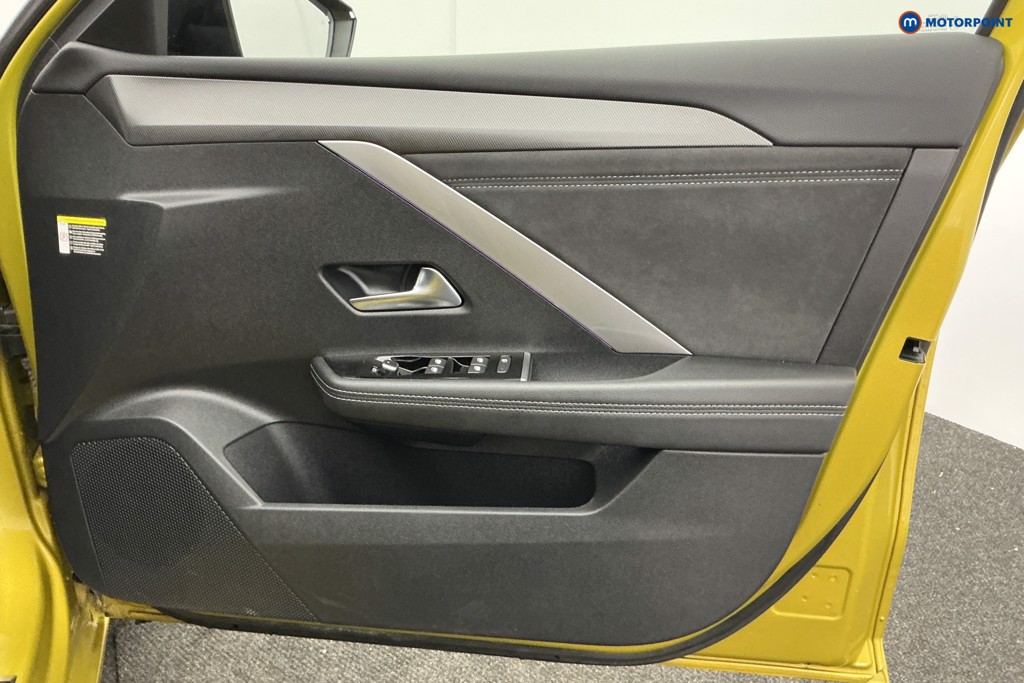 Vauxhall Astra Ultimate Automatic Petrol Hatchback - Stock Number (1601365) - 23rd supplementary image