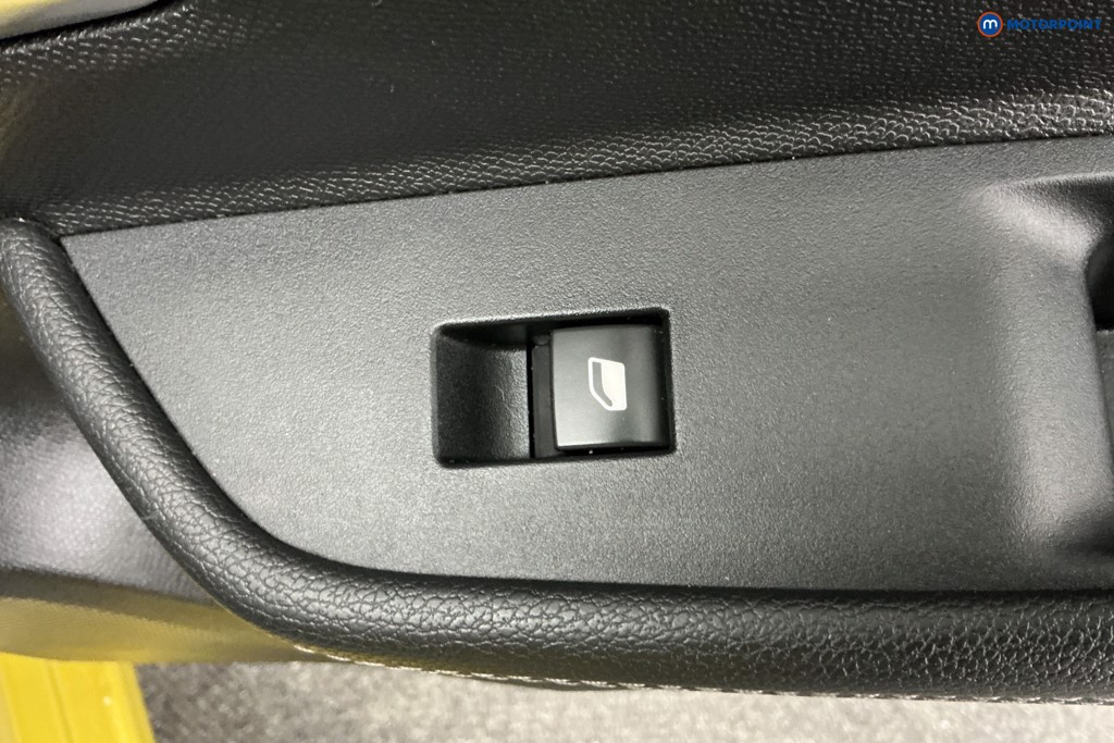 Vauxhall Astra Ultimate Automatic Petrol Hatchback - Stock Number (1601365) - 25th supplementary image