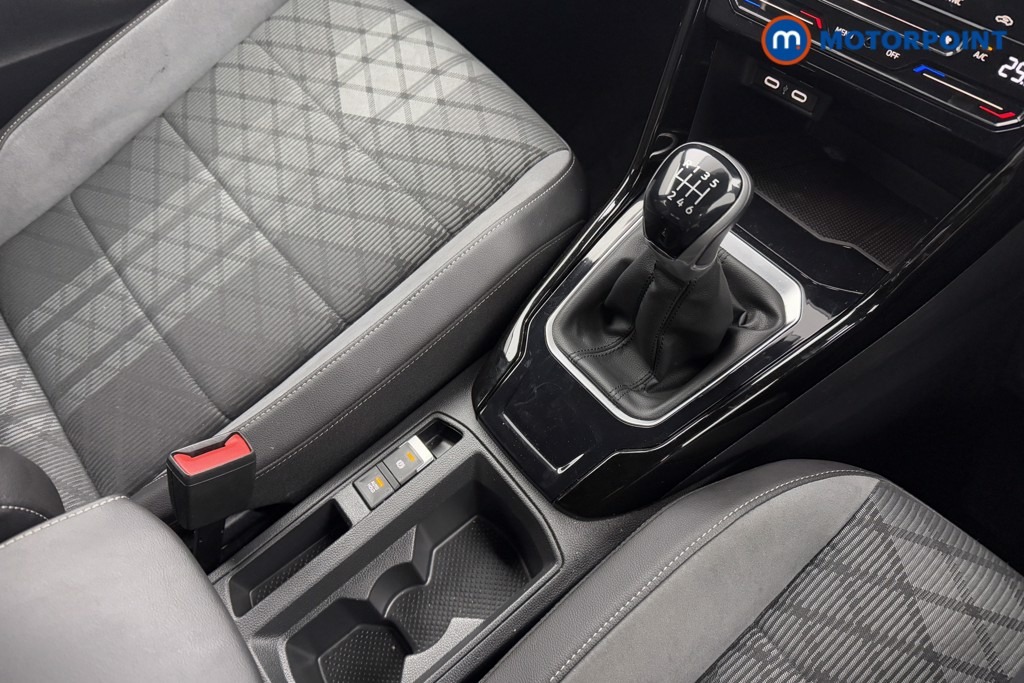 Volkswagen T-Roc R-Line Manual Petrol SUV - Stock Number (1602824) - 12th supplementary image
