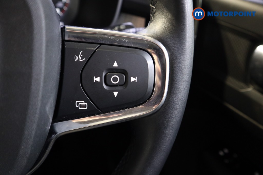 Volvo Xc40 Momentum Manual Petrol SUV - Stock Number (1604637) - 4th supplementary image