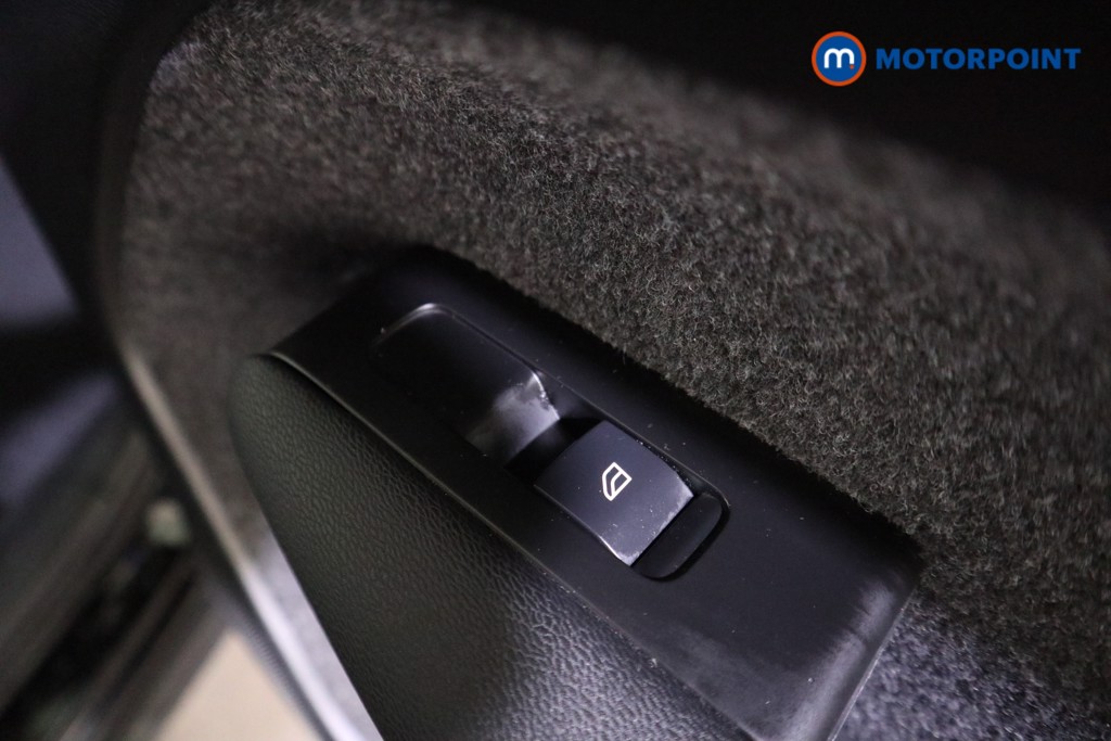 Volvo Xc40 Momentum Manual Petrol SUV - Stock Number (1604637) - 14th supplementary image