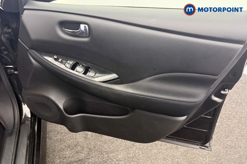 Nissan Leaf N-Connecta Automatic Electric Hatchback - Stock Number (1605098) - 2nd supplementary image