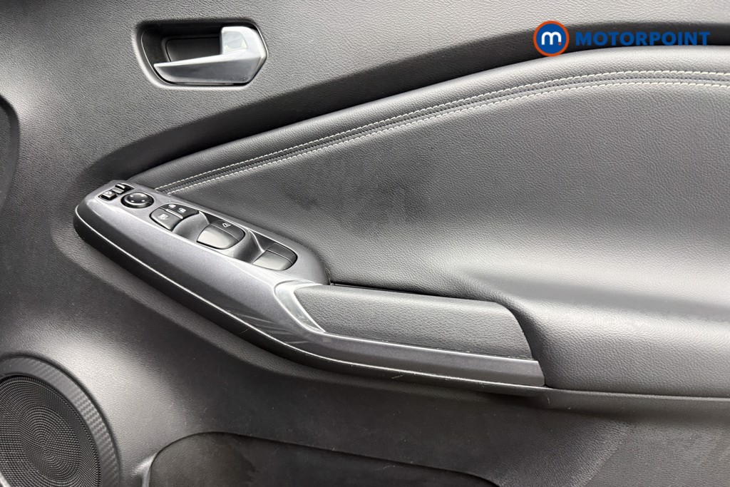 Nissan Juke N-Connecta Manual Petrol SUV - Stock Number (1606237) - 15th supplementary image