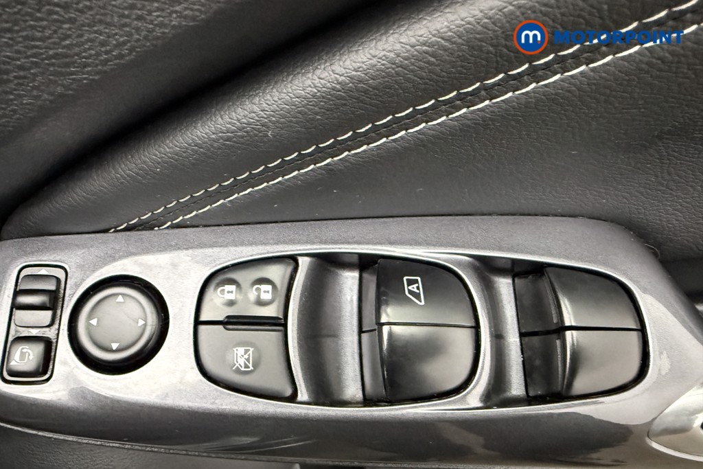 Nissan Juke N-Connecta Manual Petrol SUV - Stock Number (1606237) - 16th supplementary image