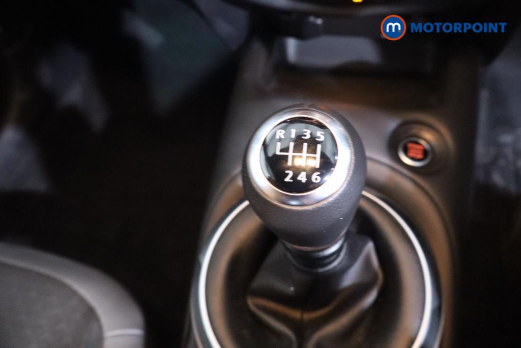 Nissan Juke N-Connecta Manual Petrol SUV - Stock Number (1606268) - 4th supplementary image