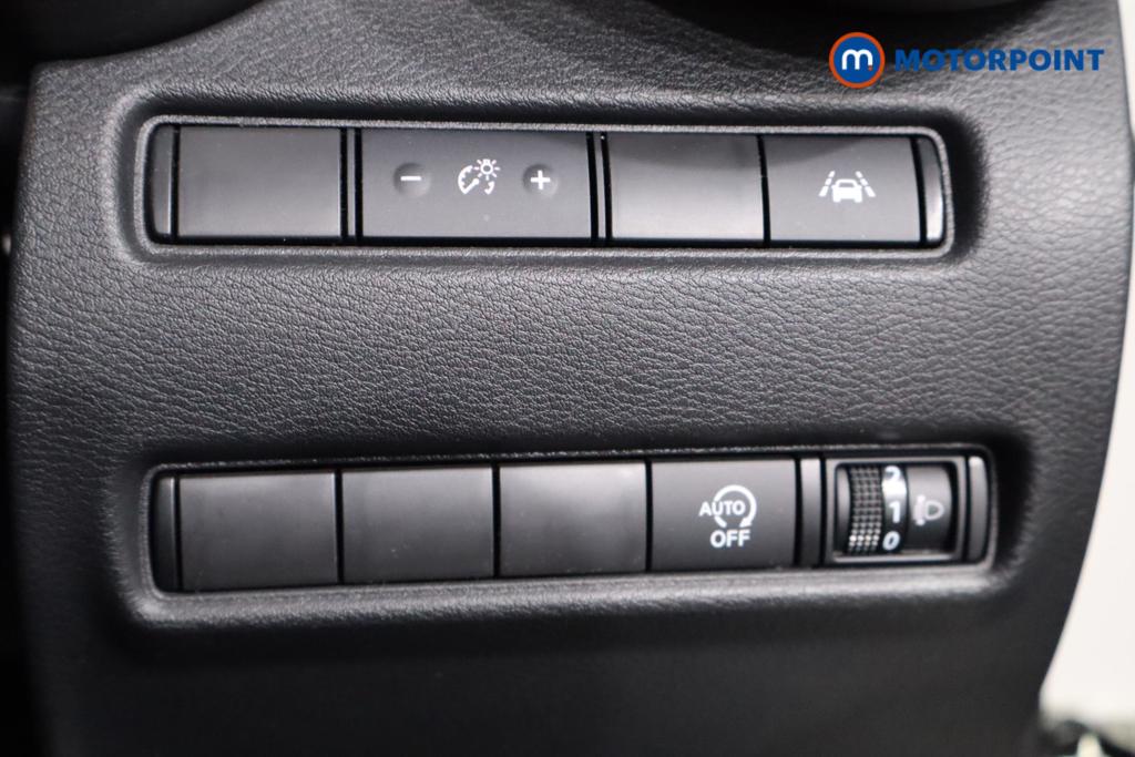 Nissan Juke N-Connecta Manual Petrol SUV - Stock Number (1606268) - 14th supplementary image