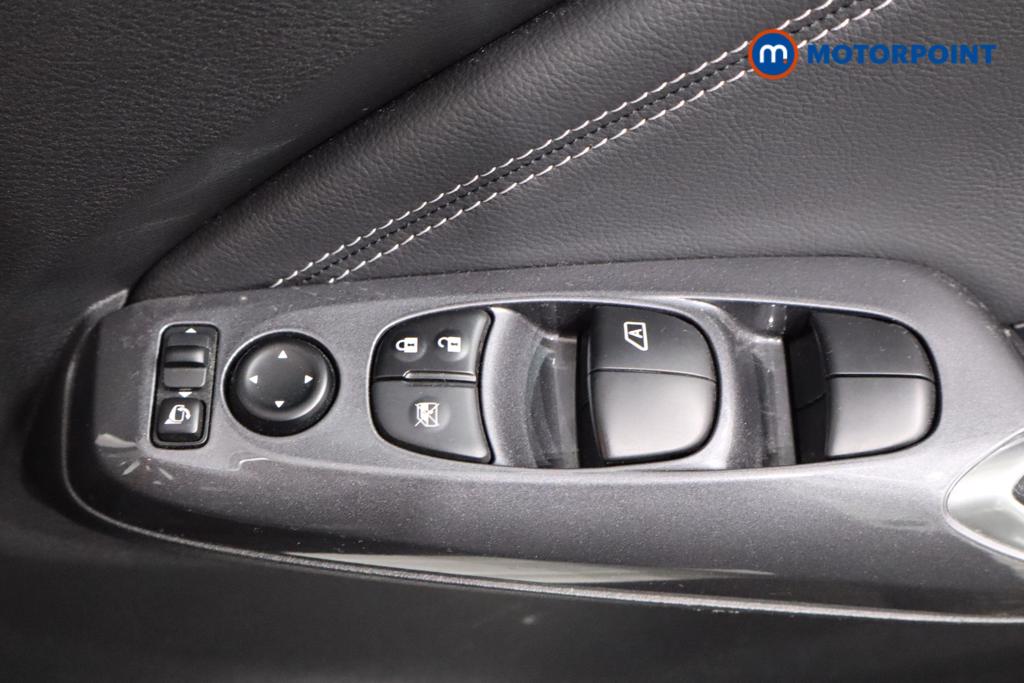 Nissan Juke N-Connecta Manual Petrol SUV - Stock Number (1606268) - 15th supplementary image