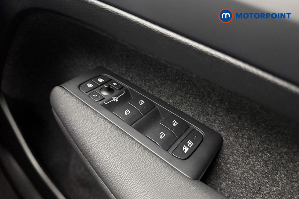 Volvo Xc40 Plus Black Edition Automatic Petrol SUV - Stock Number (1607291) - 17th supplementary image