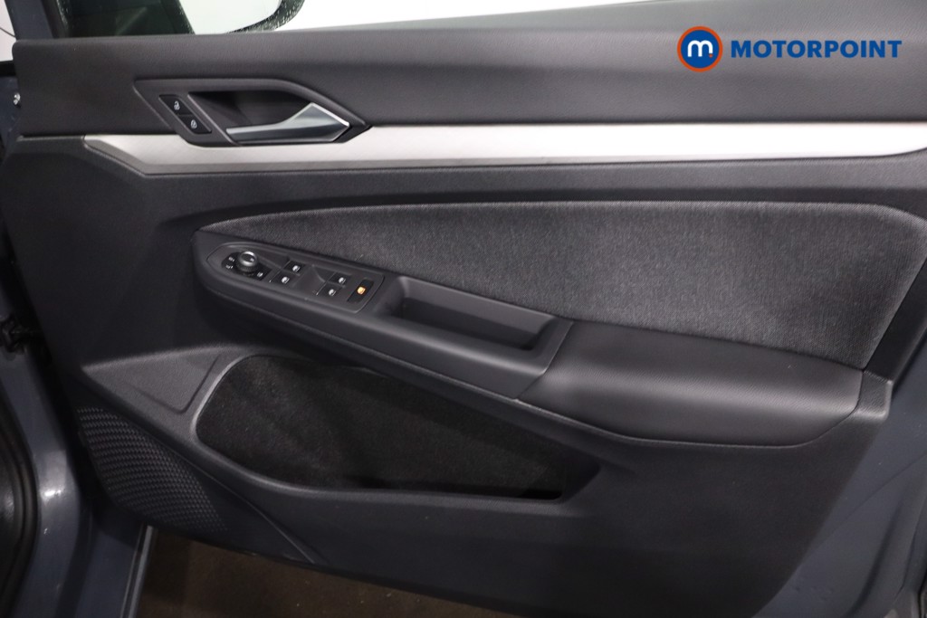 Volkswagen Golf Life Automatic Diesel Hatchback - Stock Number (1608631) - 23rd supplementary image