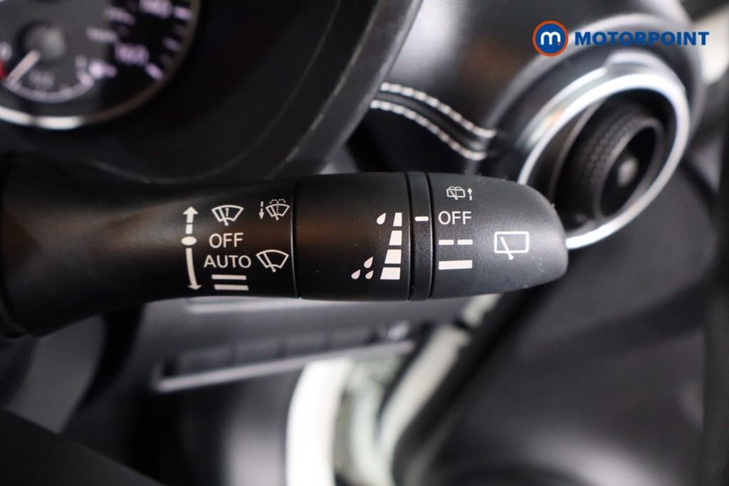 Nissan Juke N-Connecta Automatic Petrol-Electric Hybrid SUV - Stock Number (1609566) - 15th supplementary image