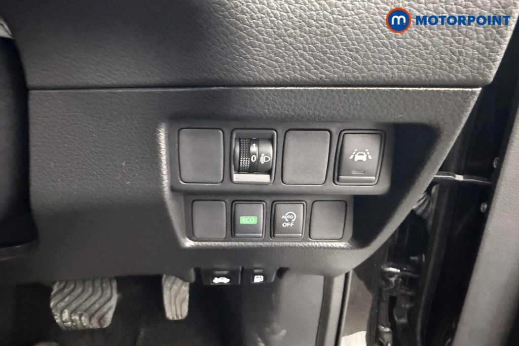 Nissan Qashqai N-Connecta Automatic Petrol SUV - Stock Number (1609590) - 7th supplementary image