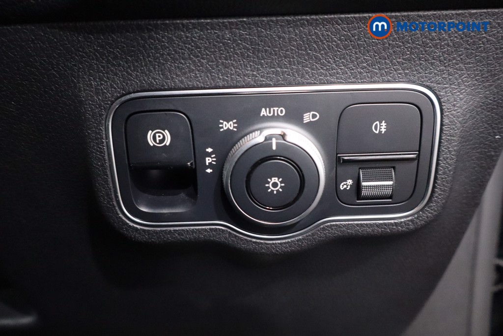 Mercedes-Benz GLB Amg Line Automatic Petrol SUV - Stock Number (1609696) - 17th supplementary image