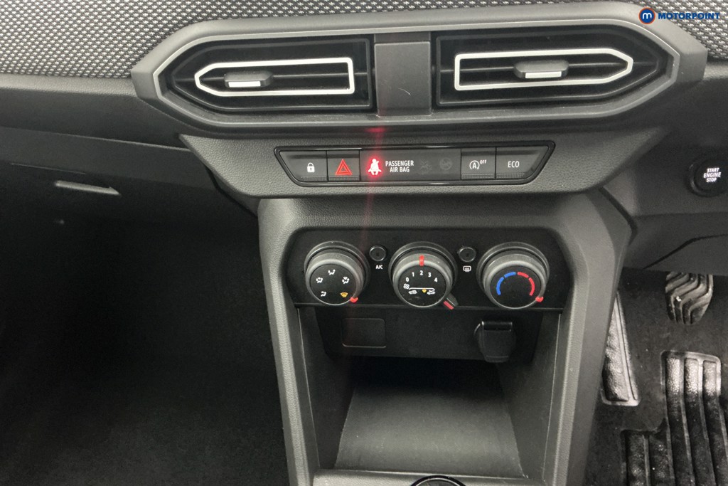 Dacia Sandero Expression Manual Petrol Hatchback - Stock Number (1574087) - 21st supplementary image