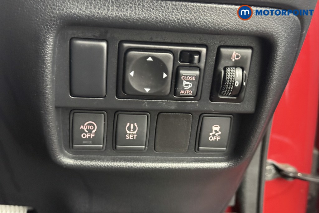 Nissan Juke N-Connecta Manual Petrol SUV - Stock Number (1594310) - 14th supplementary image